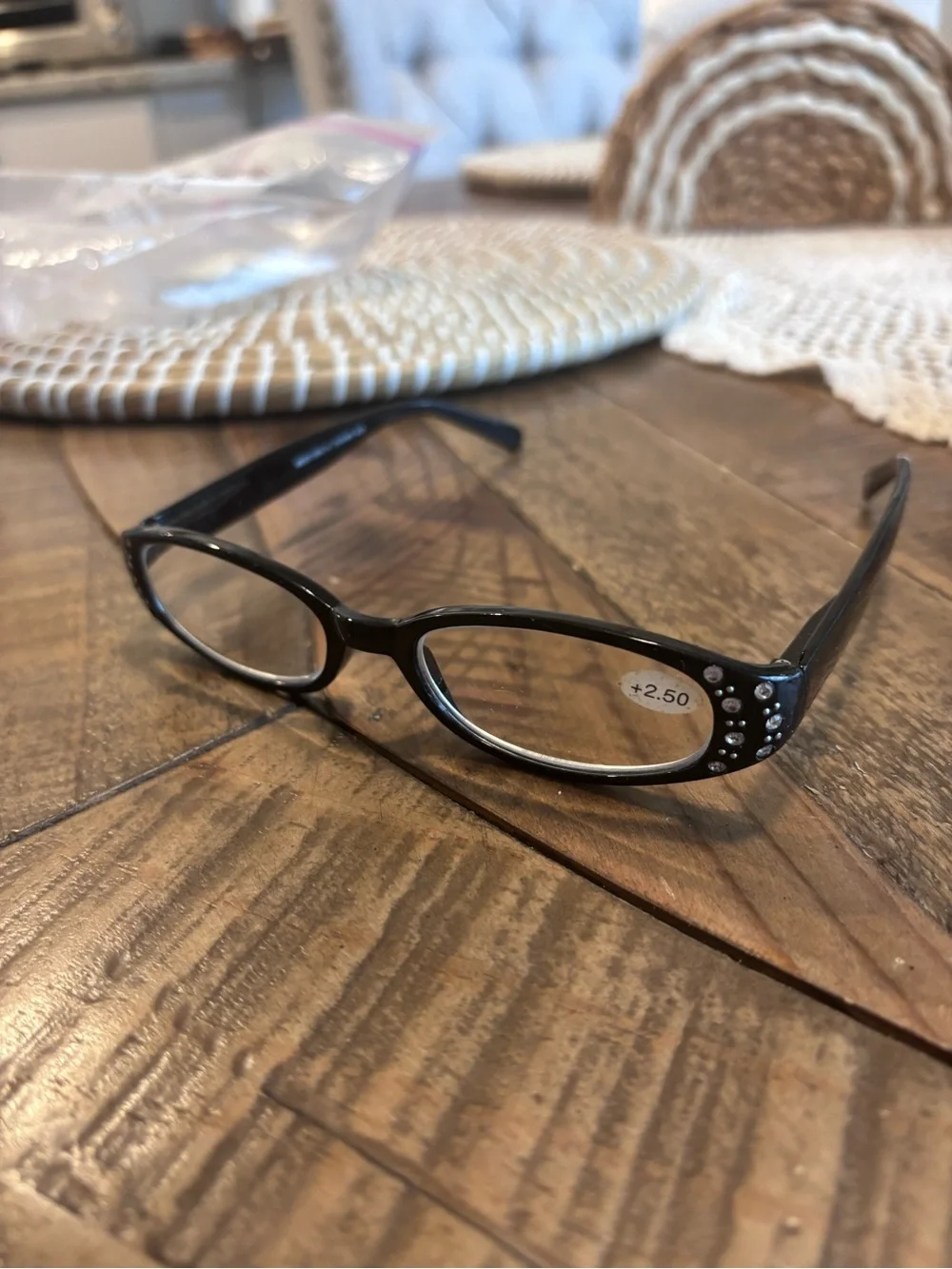 ITALY DESIGN Black Reading Glasses with Rhinestone Detail - +2.50 & +3.00 Eight